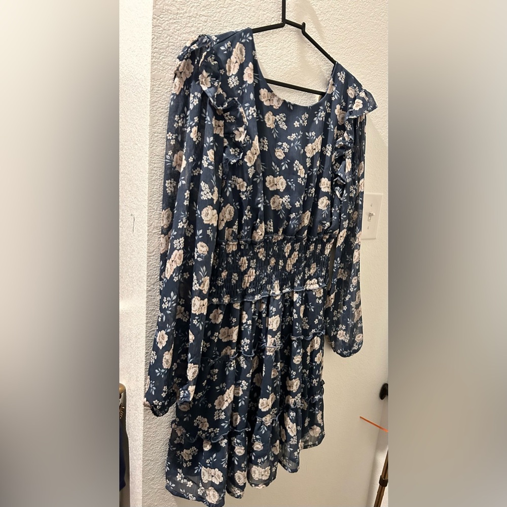 Alterd state dress/top. Size XXL. Fits more like an XL.